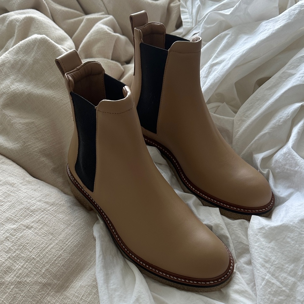 Everlane Italian Leather Chelsea Boots